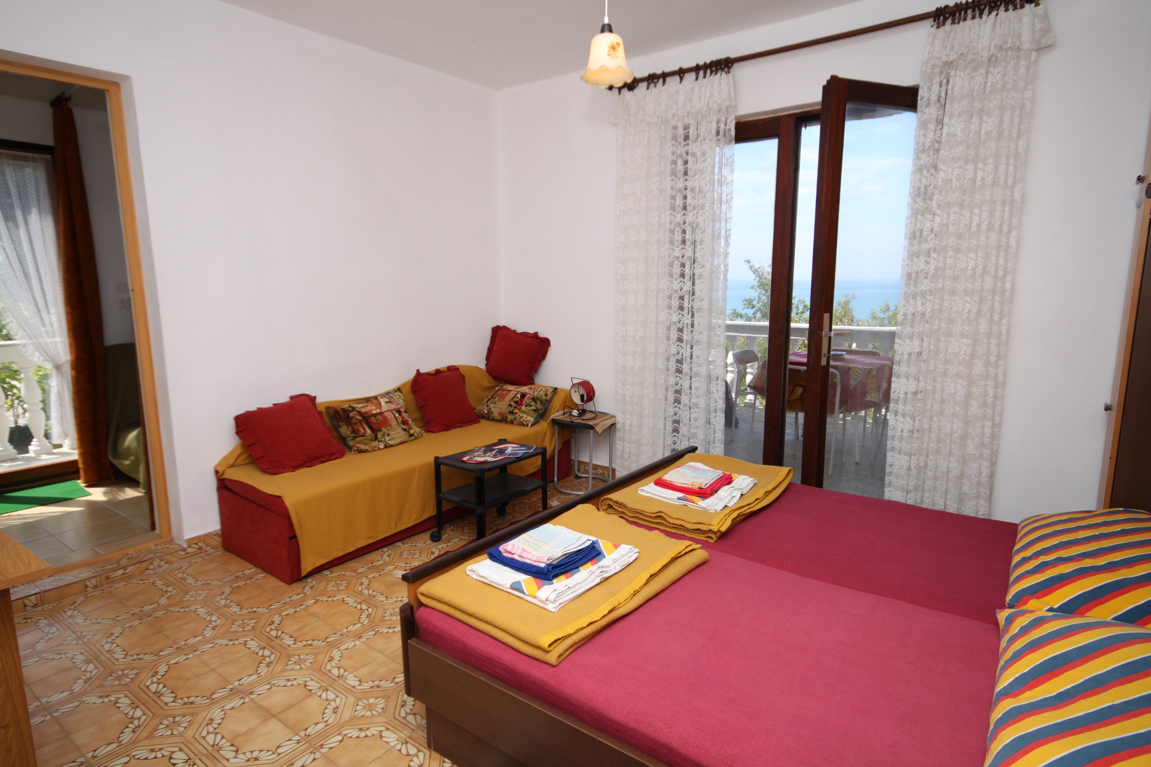 One bedroom apartment near beach Povljana, Pag (A-6476-b)
