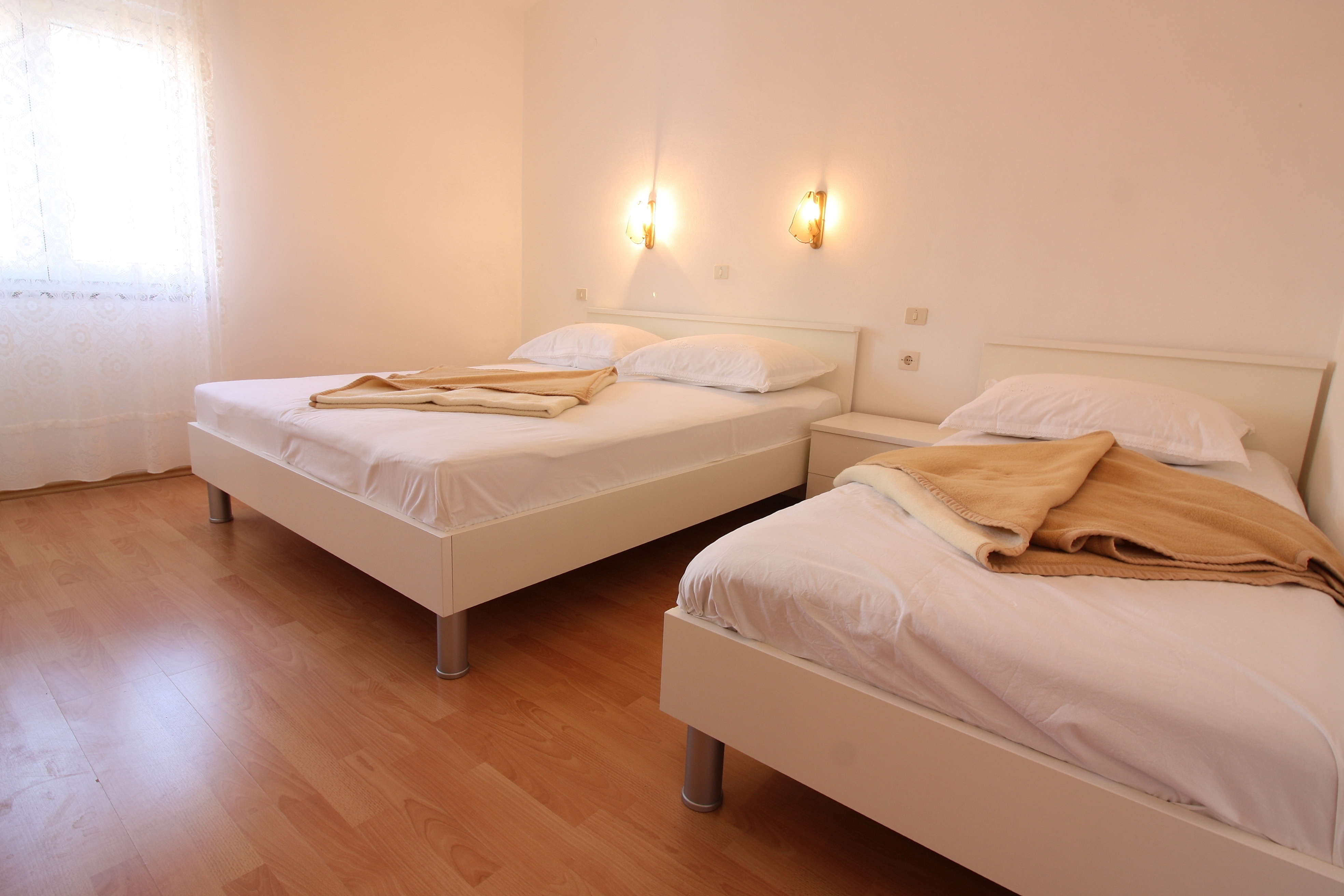 Two bedroom apartment near beach Metajna, Pag  A-a