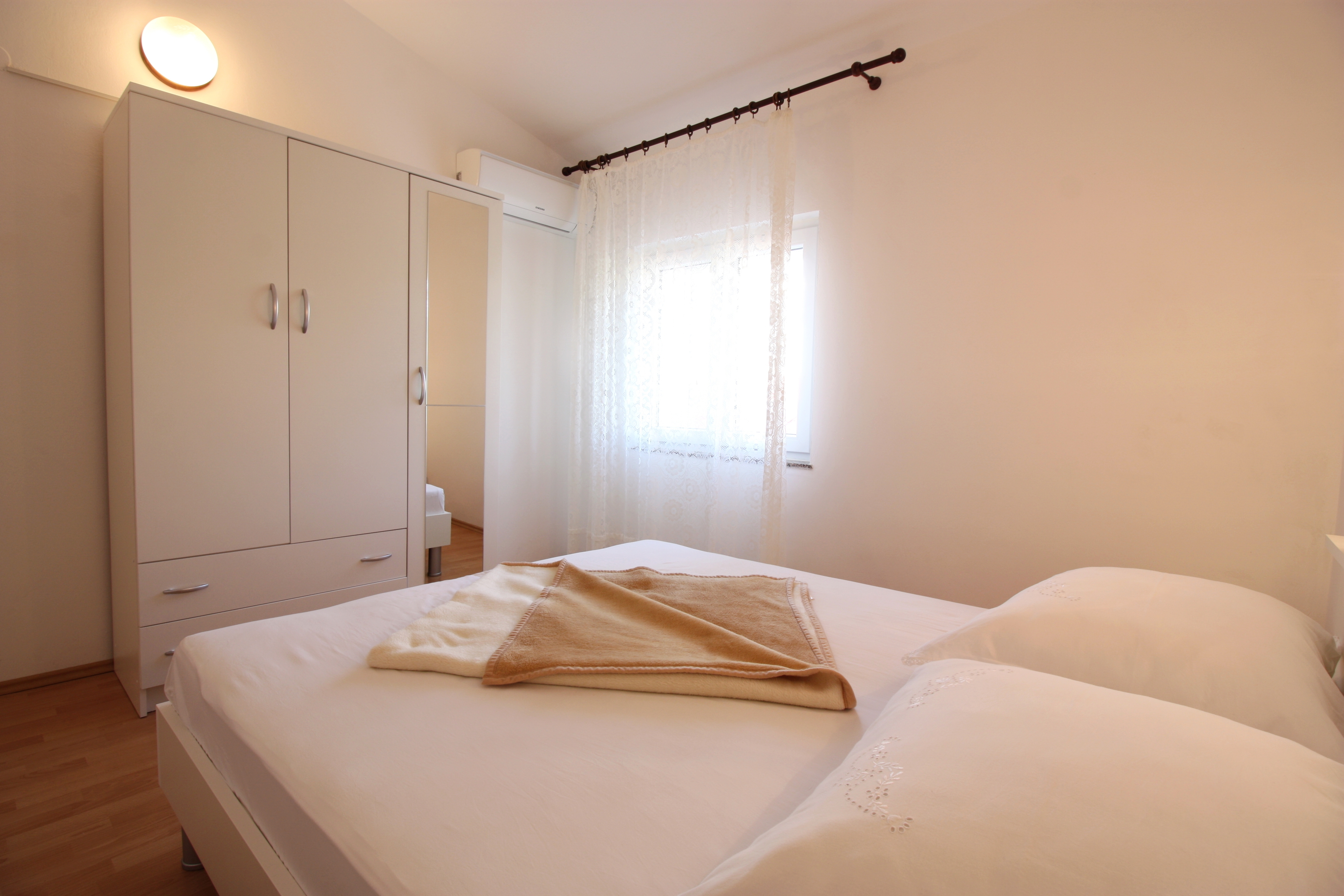 Two bedroom apartment near beach Metajna, Pag  A-a