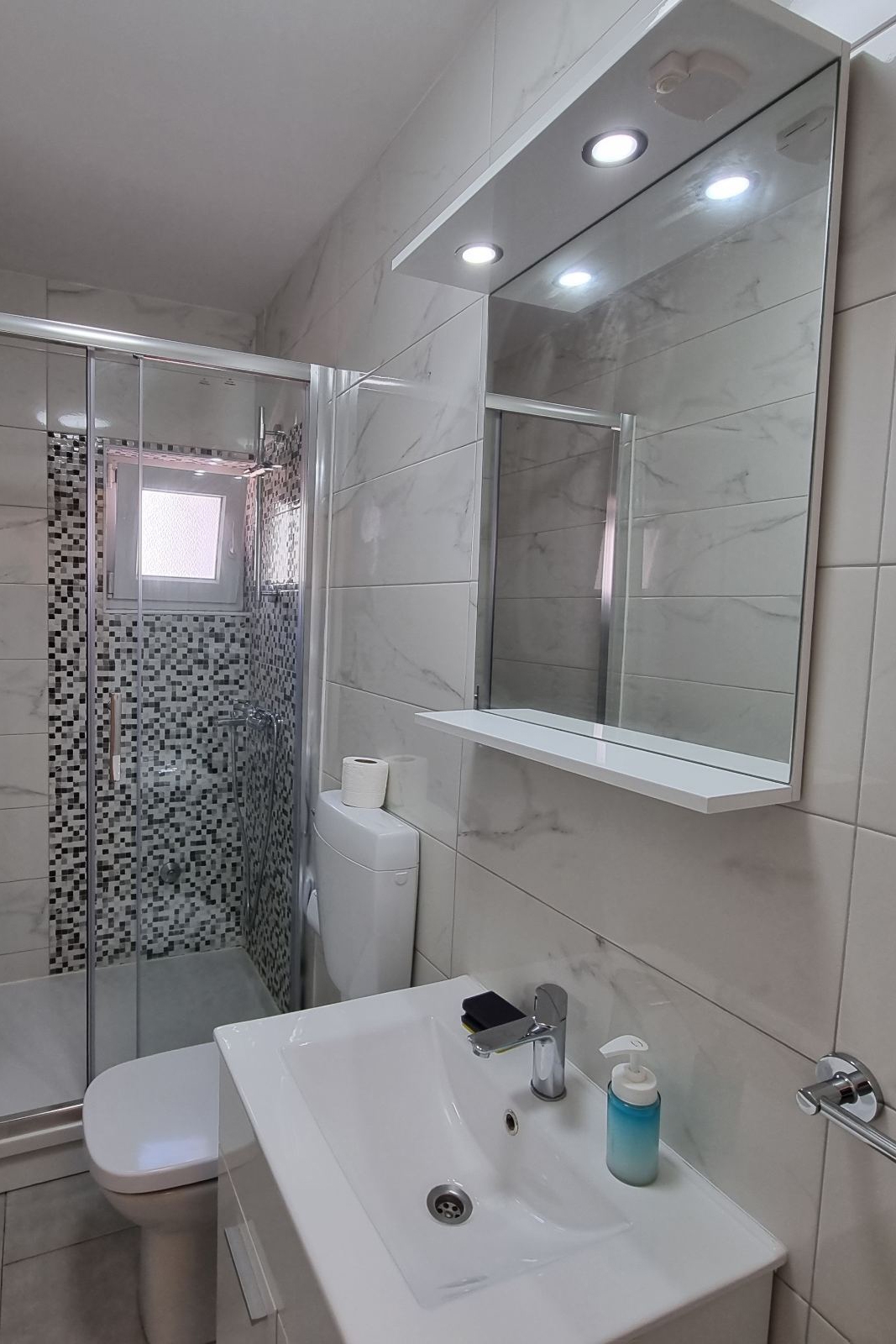 Two bedroom apartment near beach Metajna, Pag  A-b