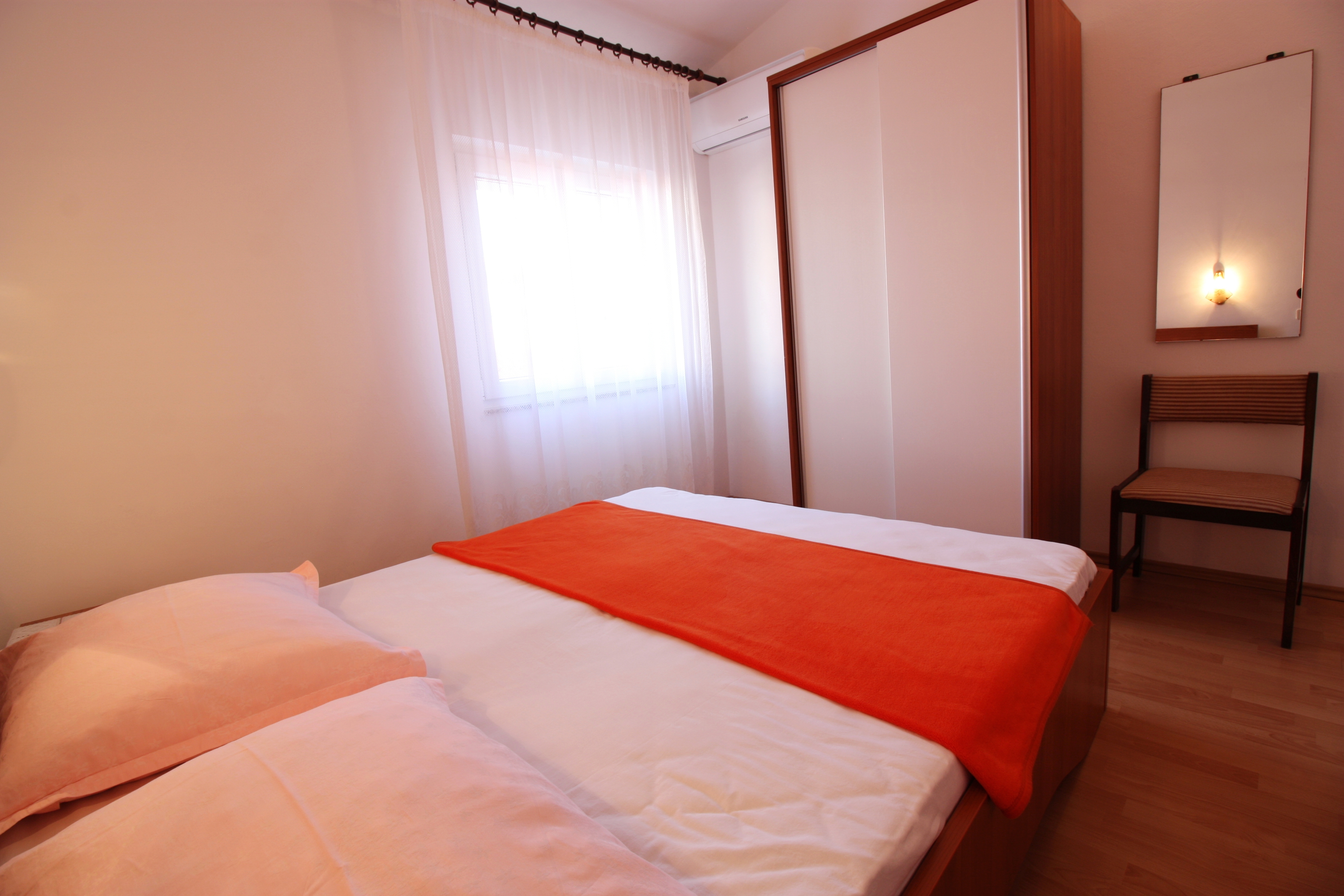 Two bedroom apartment near beach Metajna, Pag  A-b