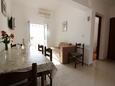 Metajna, Comedor in the apartment, air condition available y WiFi.