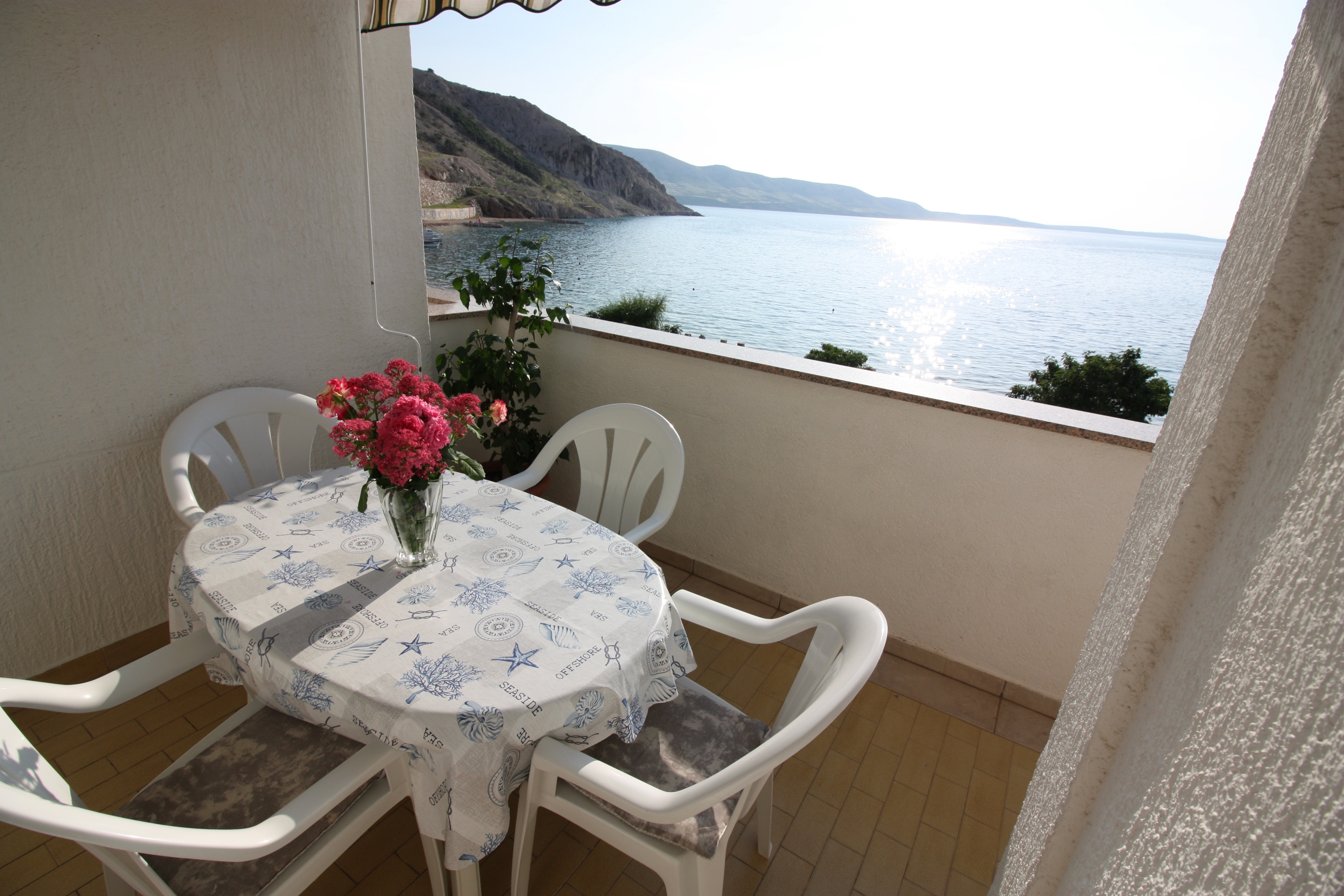Two bedroom apartment near beach Metajna, Pag  A-b