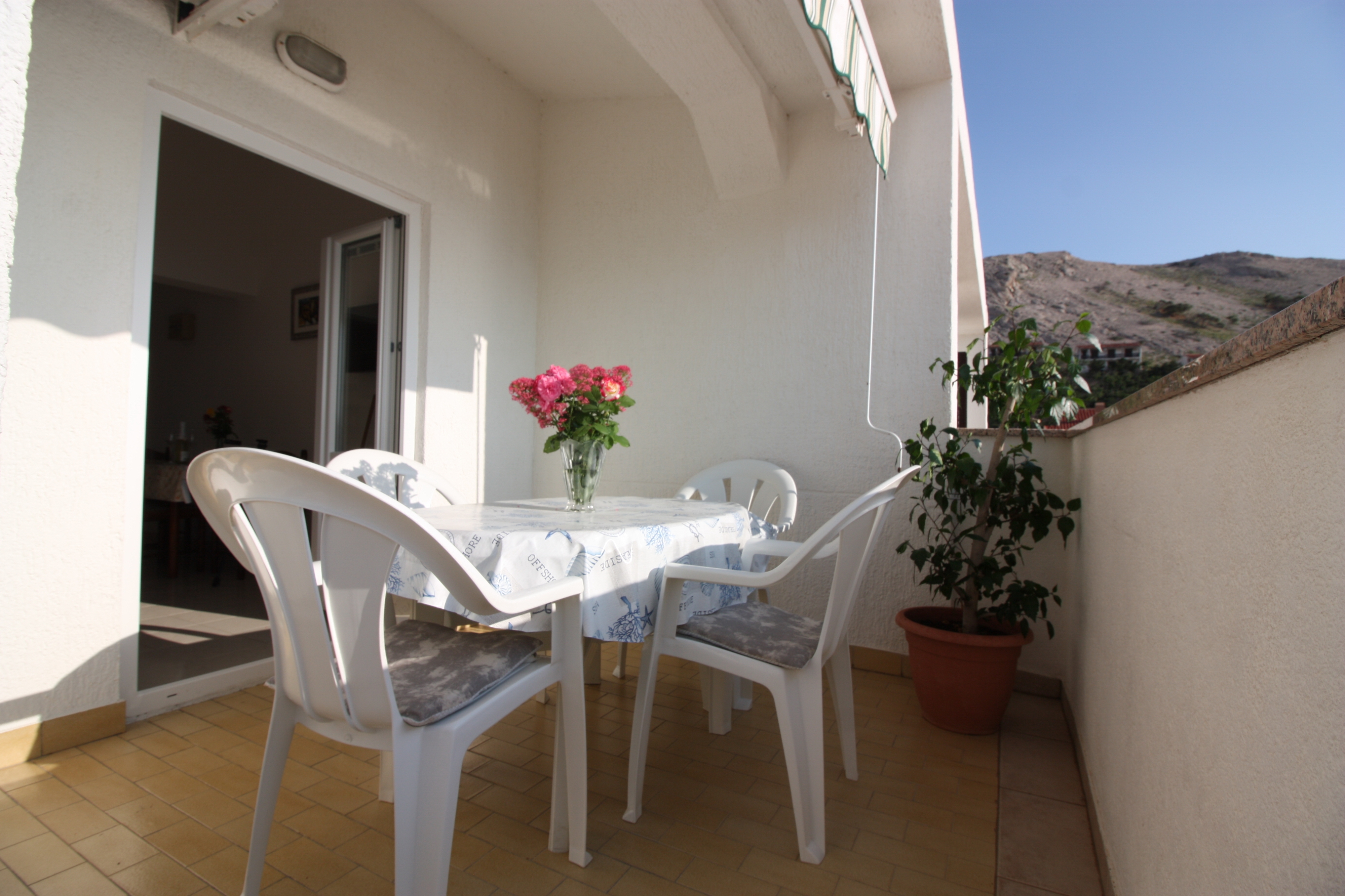 Two bedroom apartment near beach Metajna, Pag  A-b