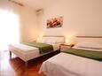 Metajna, Dormitorio in the apartment, air condition available y WiFi.