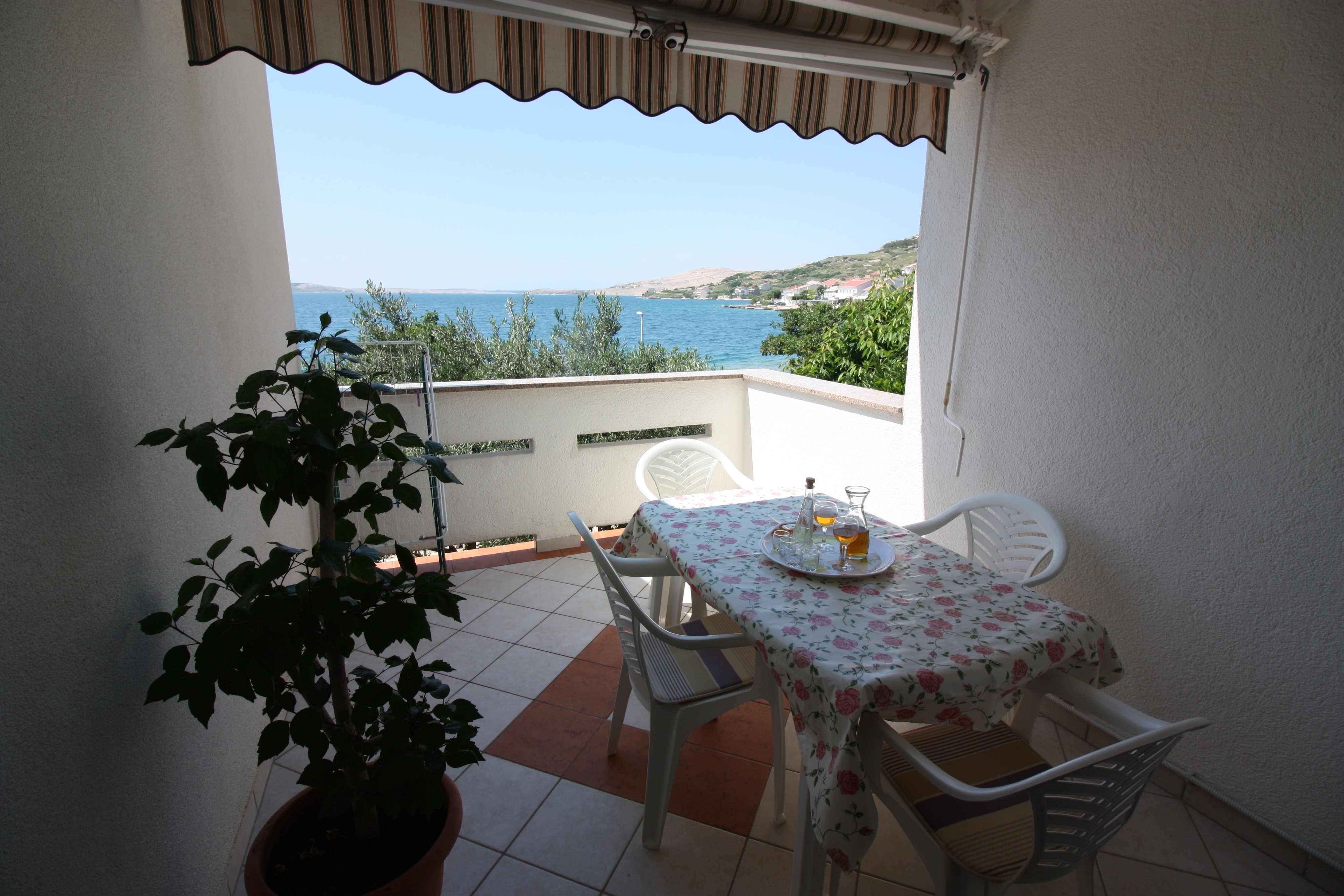 One bedroom apartment near beach Metajna (Pag) (A-6486-e) One bedroom apartment near beach Metajna (Pag) (A-6486-e)