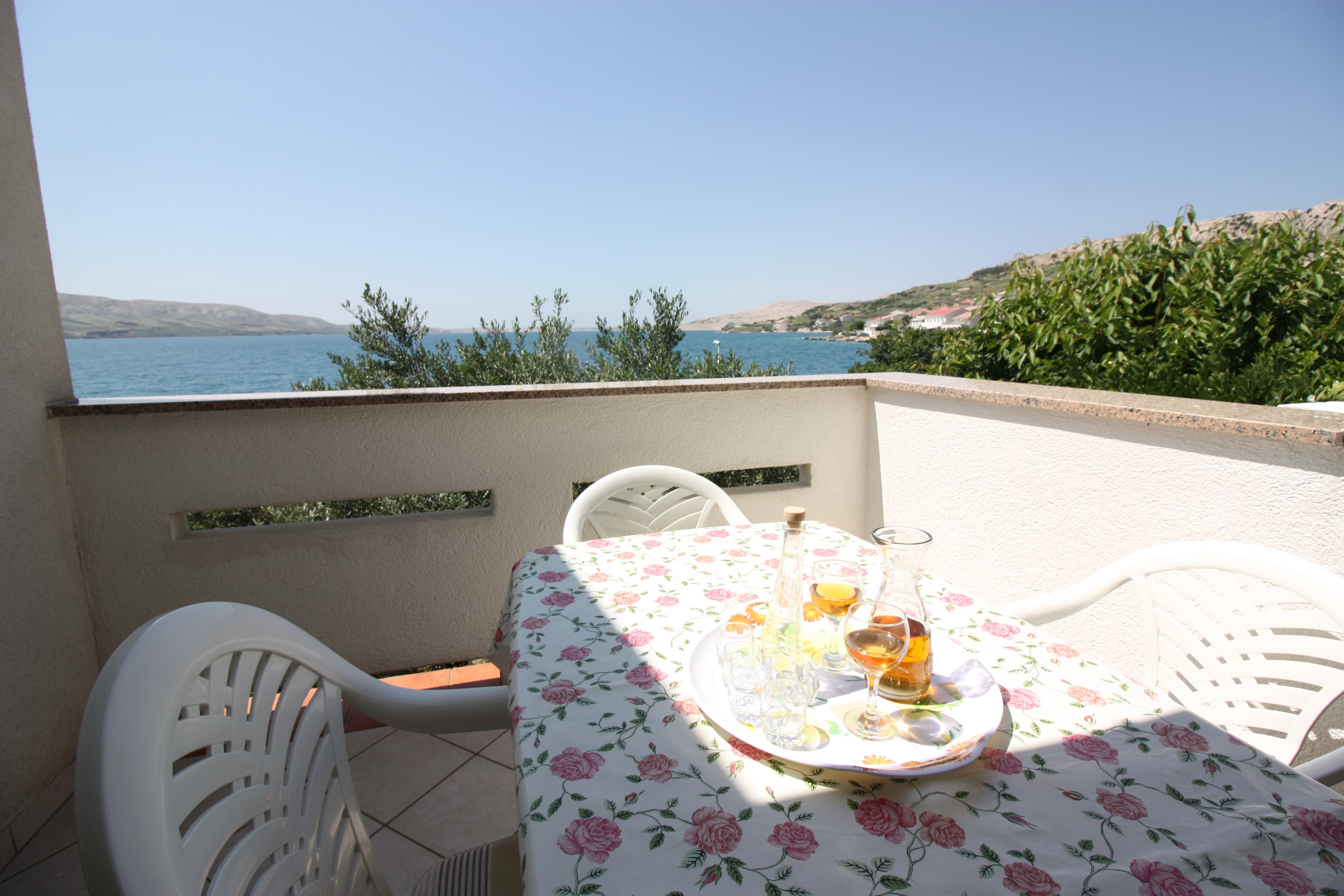 One bedroom apartment near beach Metajna, Pag  A-e