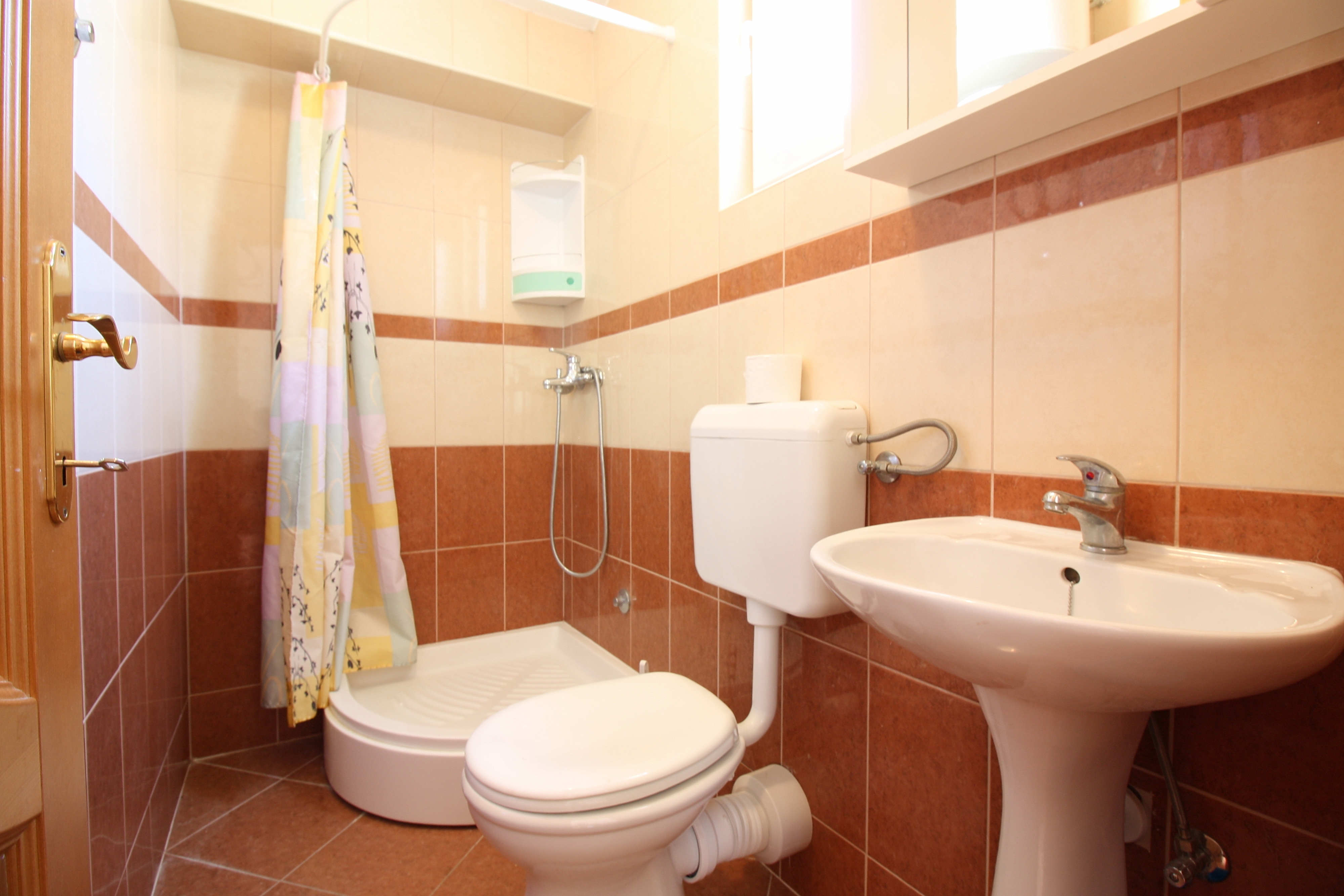 Three bedroom apartment near beach Metajna, Pag  A-f