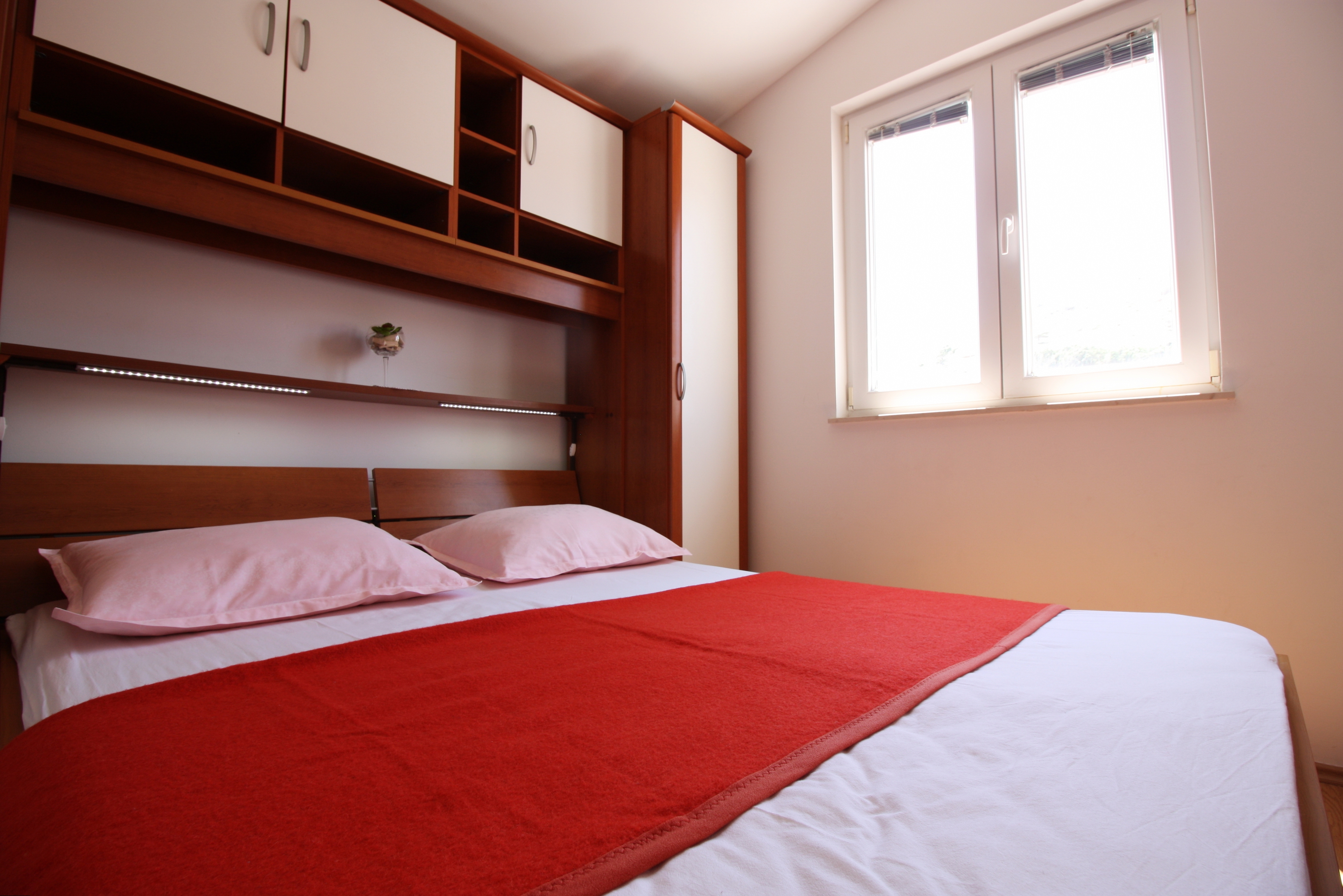 Three bedroom apartment near beach Metajna, Pag  A-f