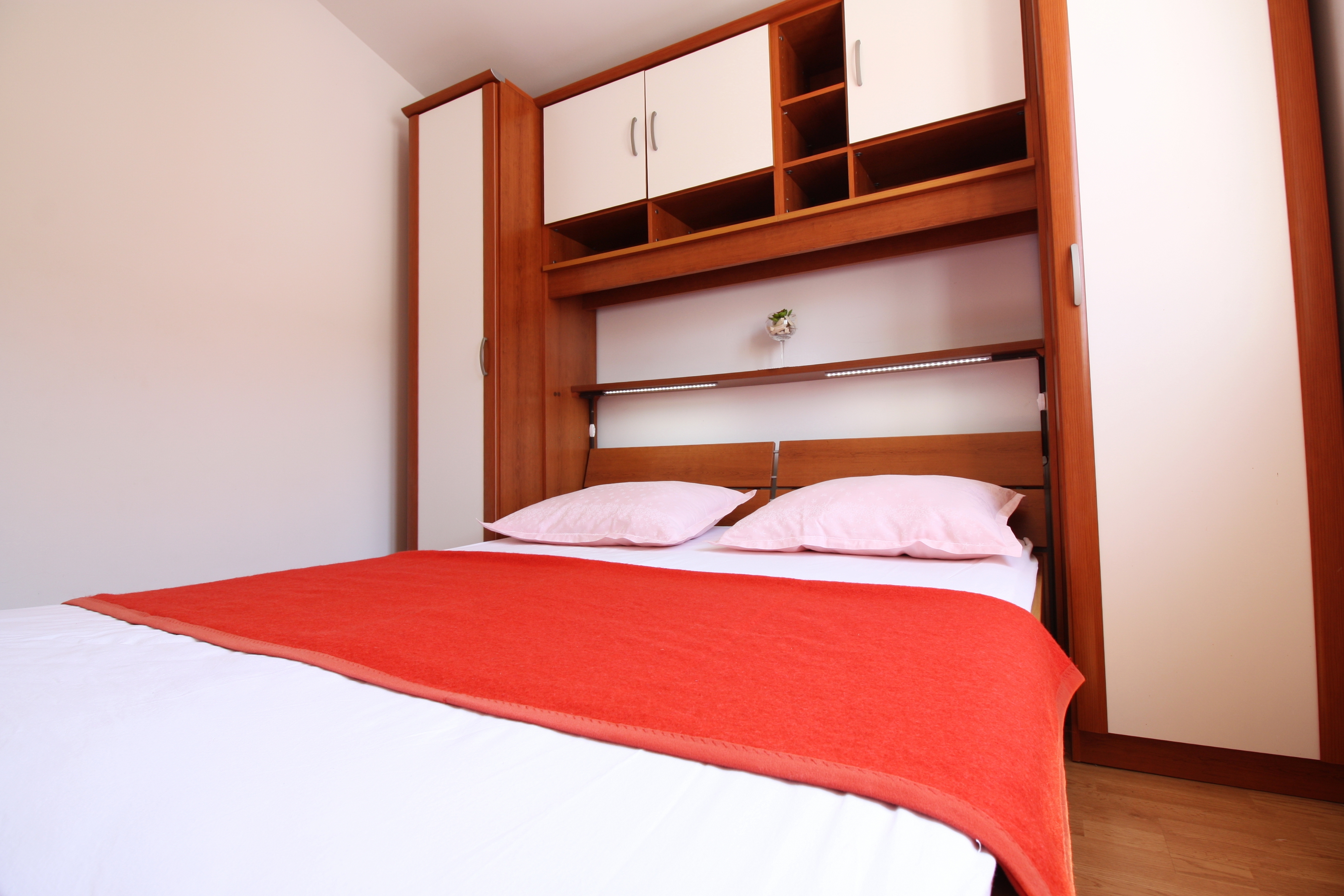 Three bedroom apartment near beach Metajna, Pag  A-f