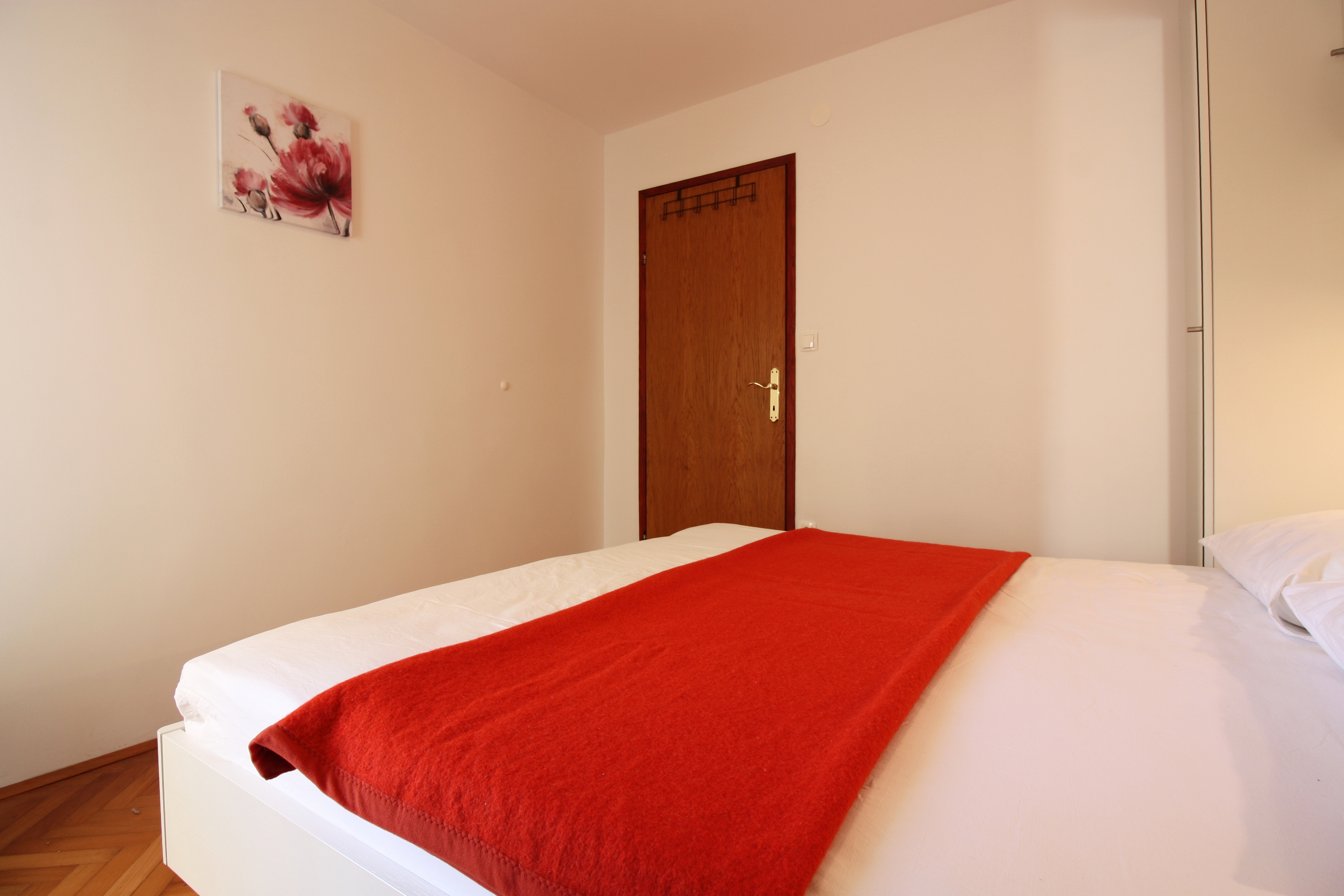 Three bedroom apartment near beach Metajna, Pag  A-f