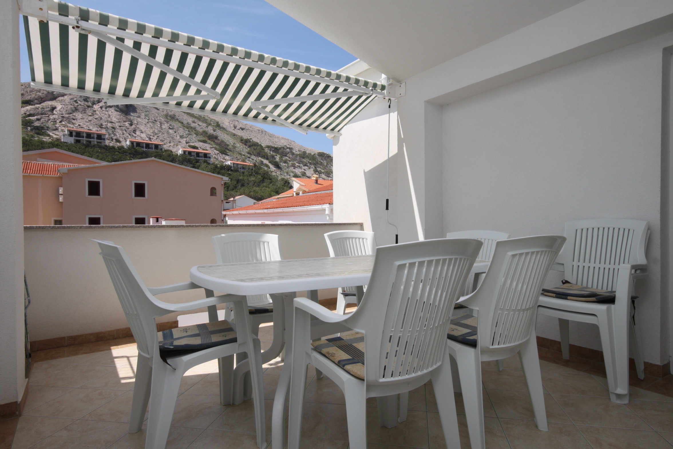 Three bedroom apartment near beach Metajna, Pag  A-f