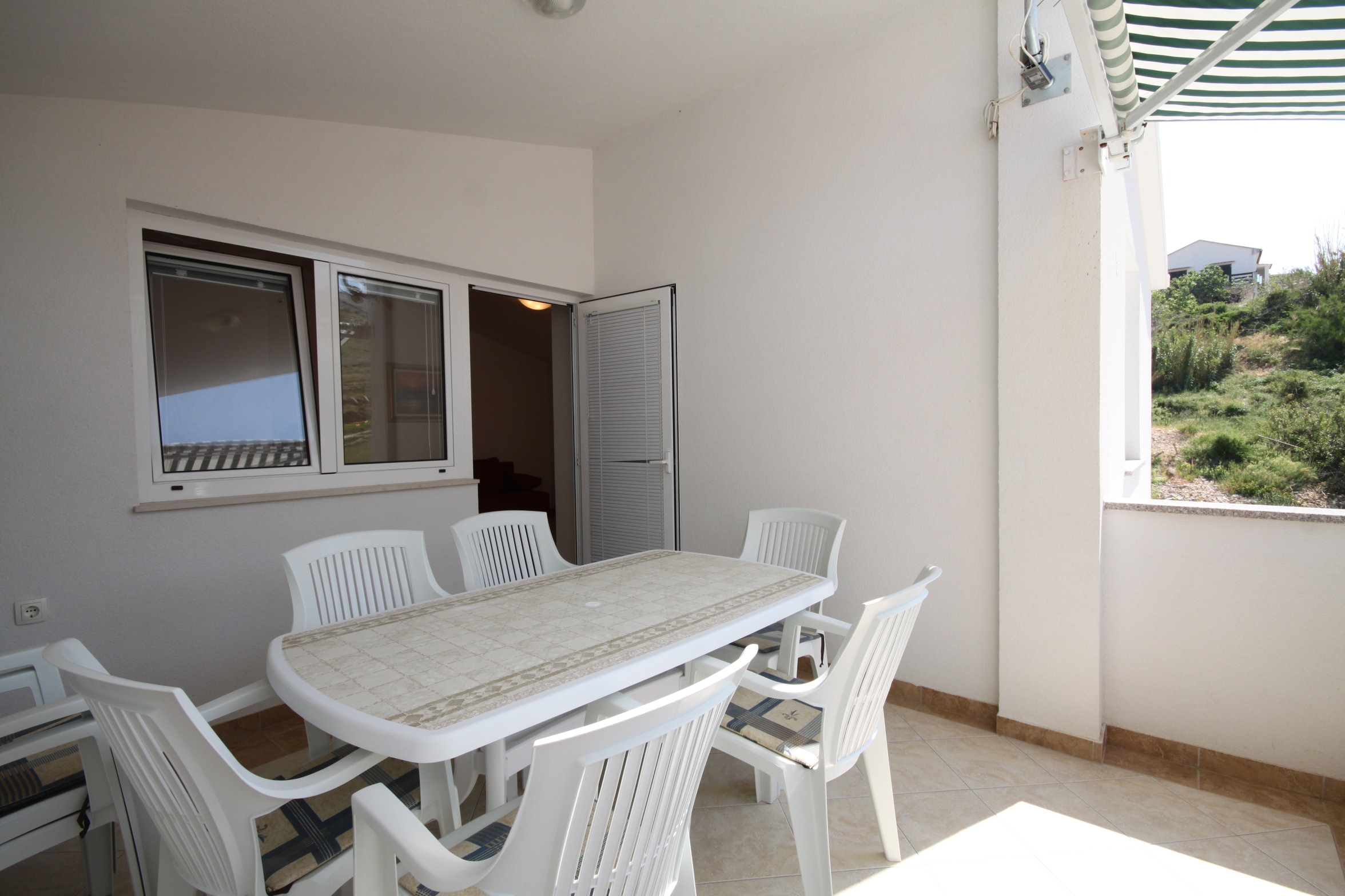Three bedroom apartment near beach Metajna, Pag  A-f