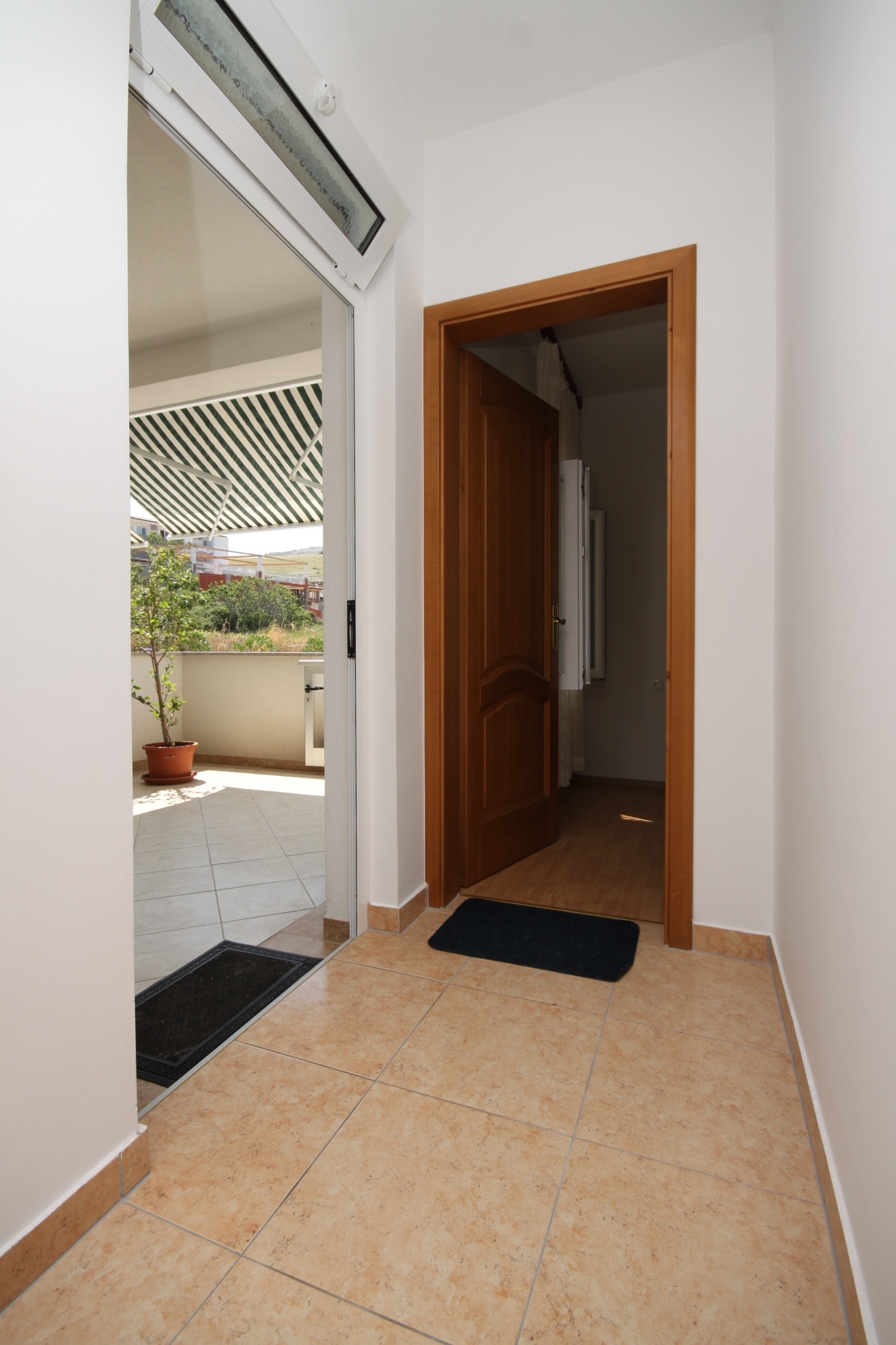 One bedroom apartment near beach Metajna, Pag  A-g