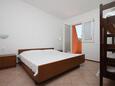 Bedroom Metajna, Bedroom in the room, air condition available and WiFi.