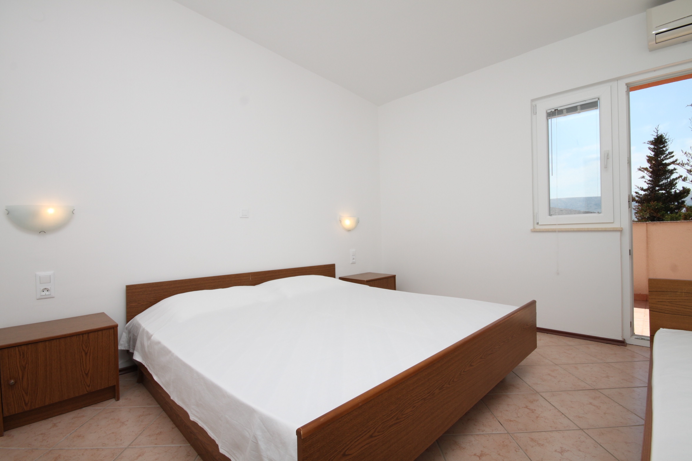Room with terrace and sea view Metajna (Pag) (S-6487-i)