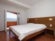 Metajna, Dormitorio in the room, air condition available y WiFi.