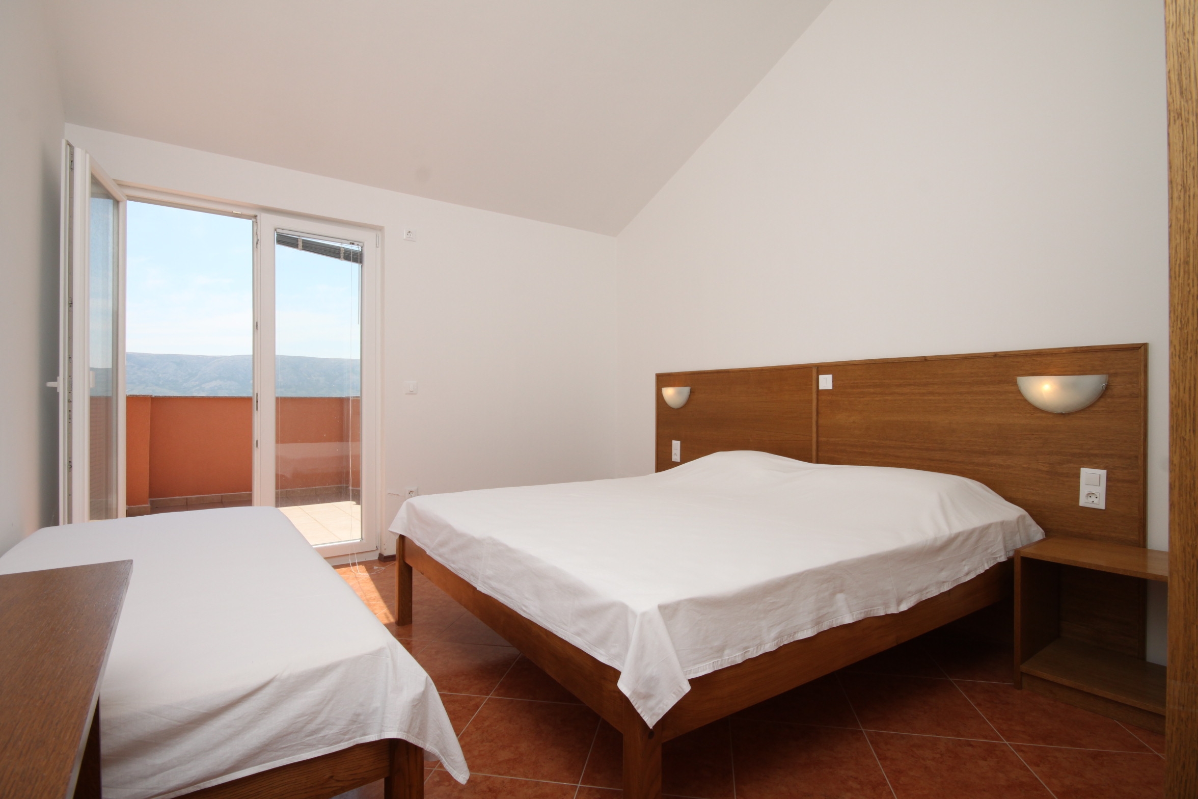 Room with terrace and sea view Metajna, Pag (S-6487-n)