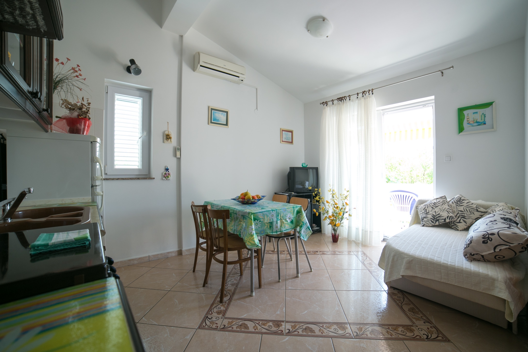Two bedroom apartment with terrace Novalja, Pag (A-6490-d)