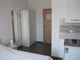 Спальня Novalja, Спальня в размещении типа studio-apartment, Домашние животные допускаются и WiFi.
