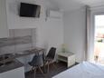 Столовая Novalja, Столовая в размещении типа studio-apartment, доступный кондиционер, Домашние животные допускаются и WiFi.