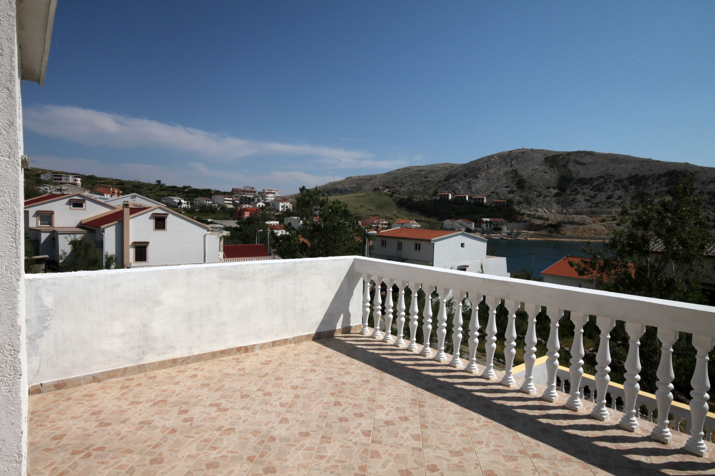 One bedroom apartment with terrace and sea view Metajna (Pag) (A-6496-b)