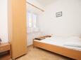 Slaapkamer 2 Metajna, Slaapkamer 2 in the apartment, (pet friendly) en WiFi.