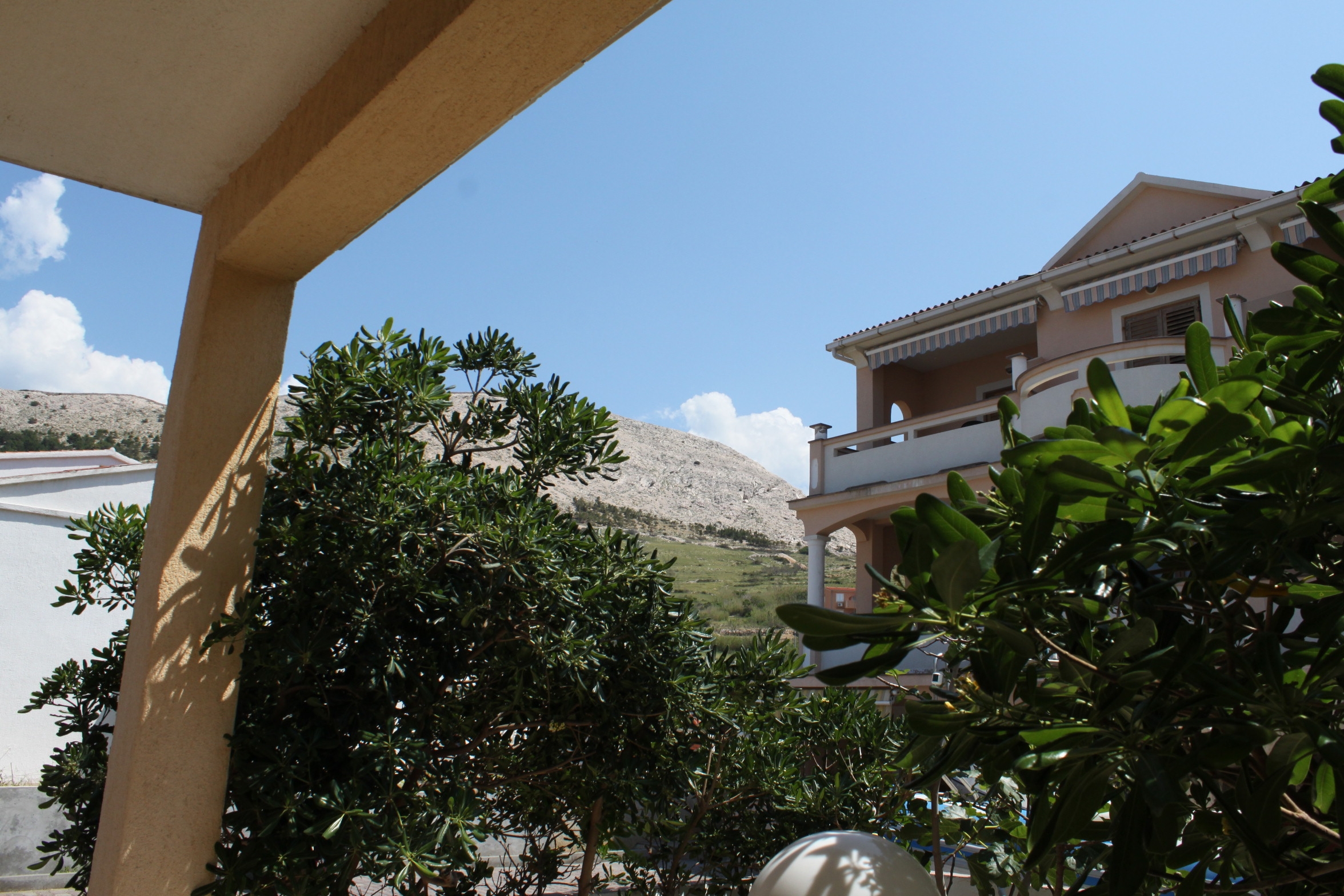 Two bedroom apartment near beach Metajna, Pag  A-b