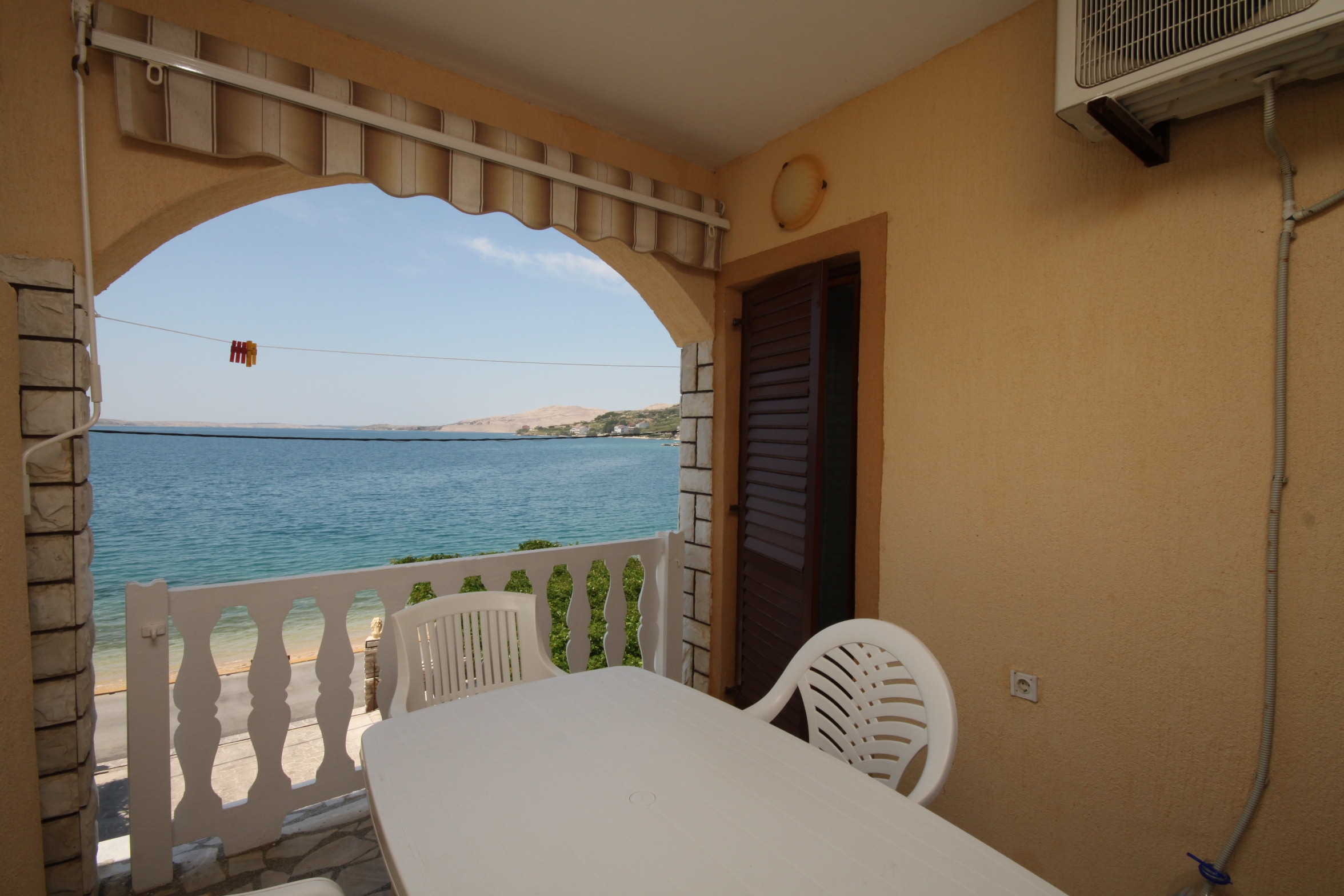 Two bedroom apartment near beach Metajna (Pag) (A-6497-d)