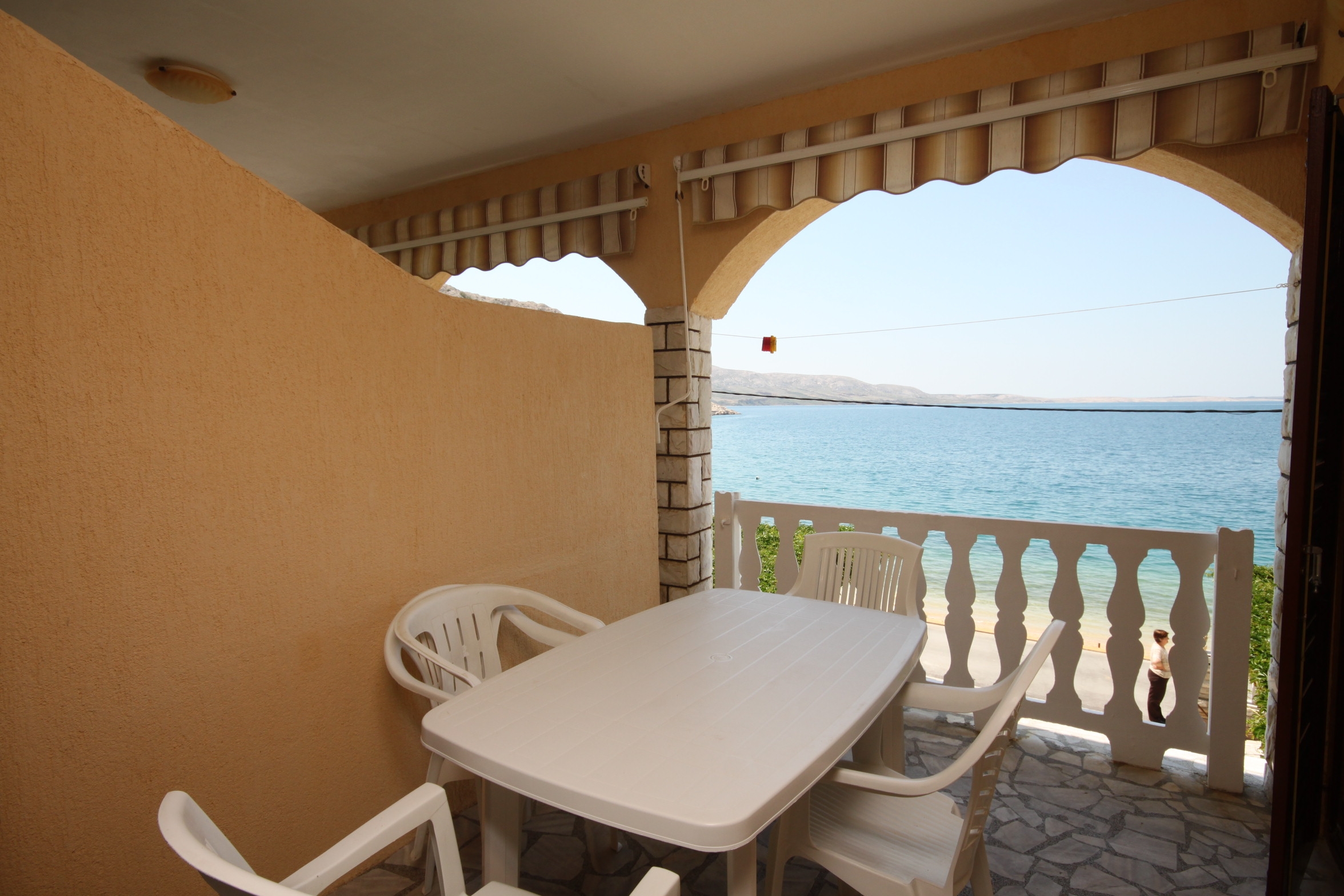 Two bedroom apartment near beach Metajna, Pag  A-d