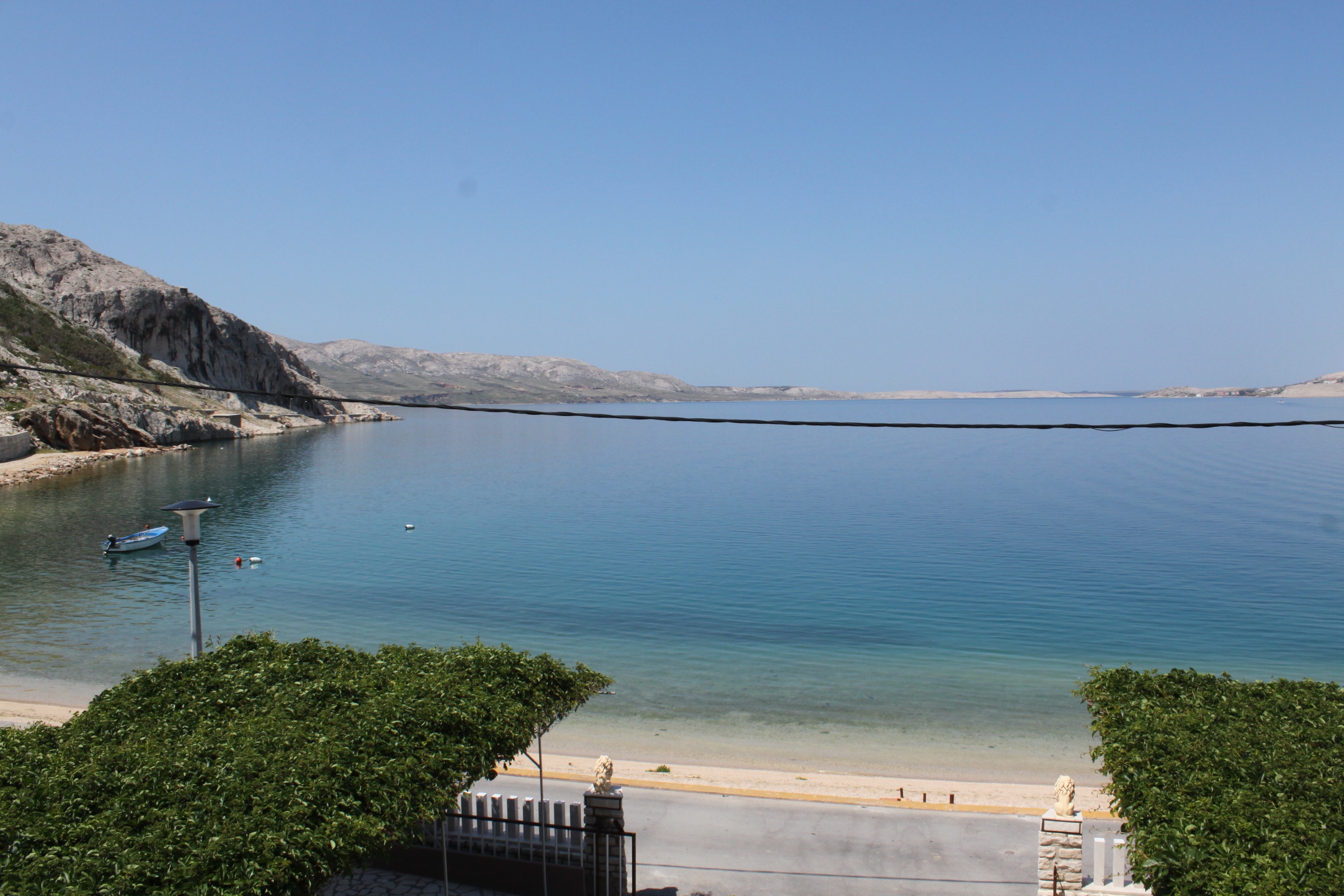 Two bedroom apartment near beach Metajna, Pag  A-d