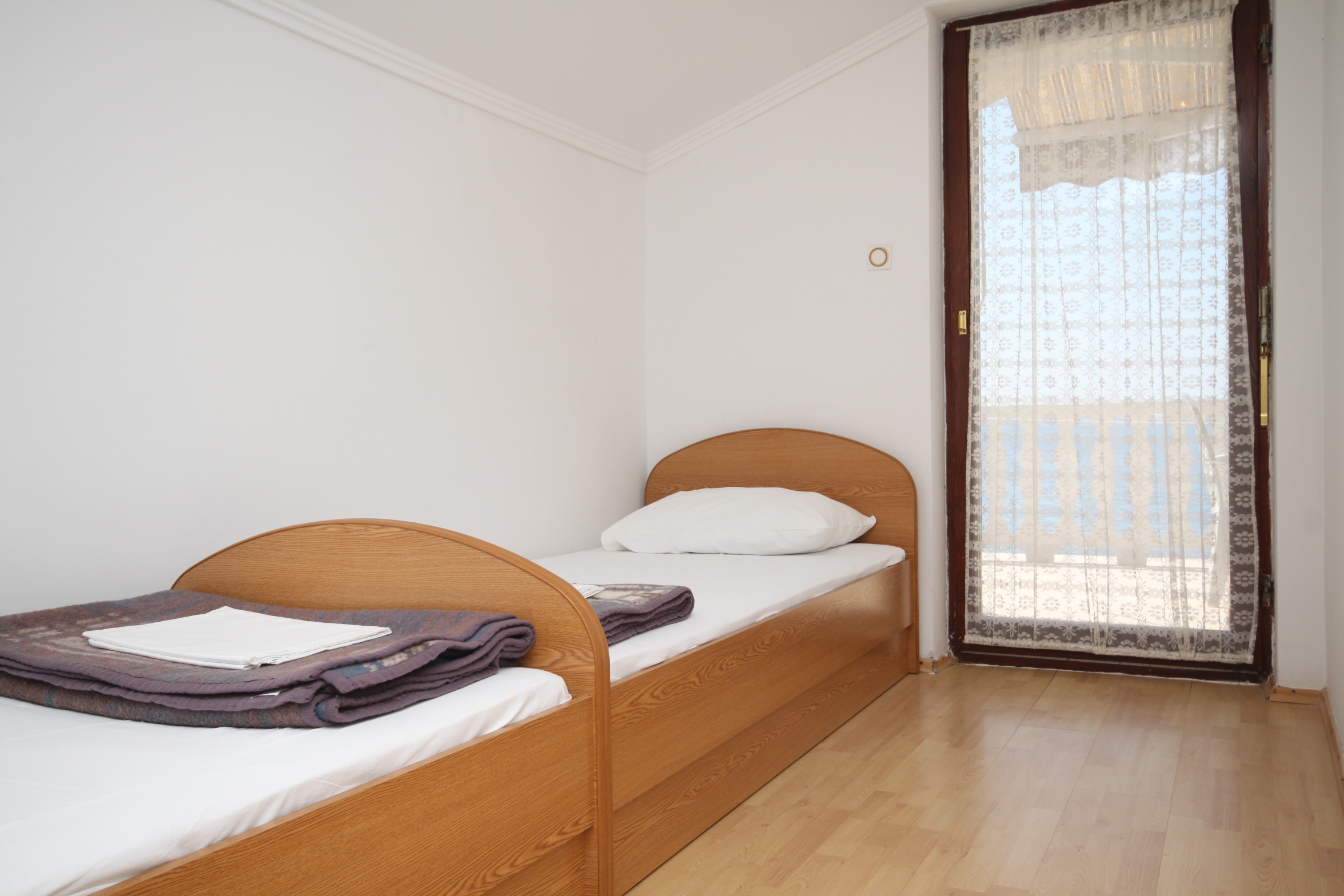 One bedroom apartment near beach Metajna, Pag (A-6497-e)