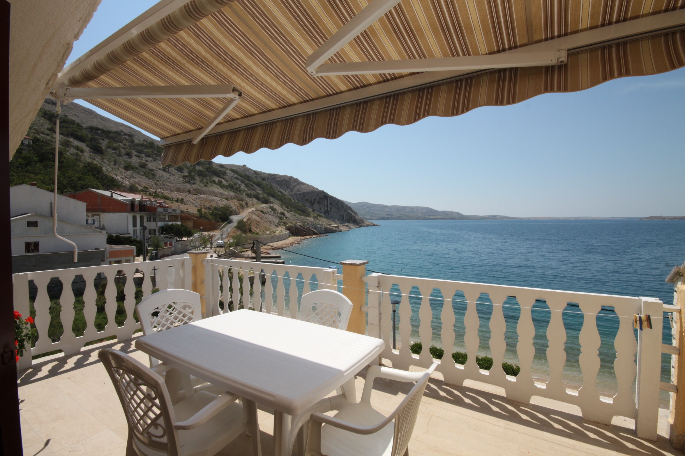 One bedroom apartment near beach Metajna, Pag (A-6497-e)