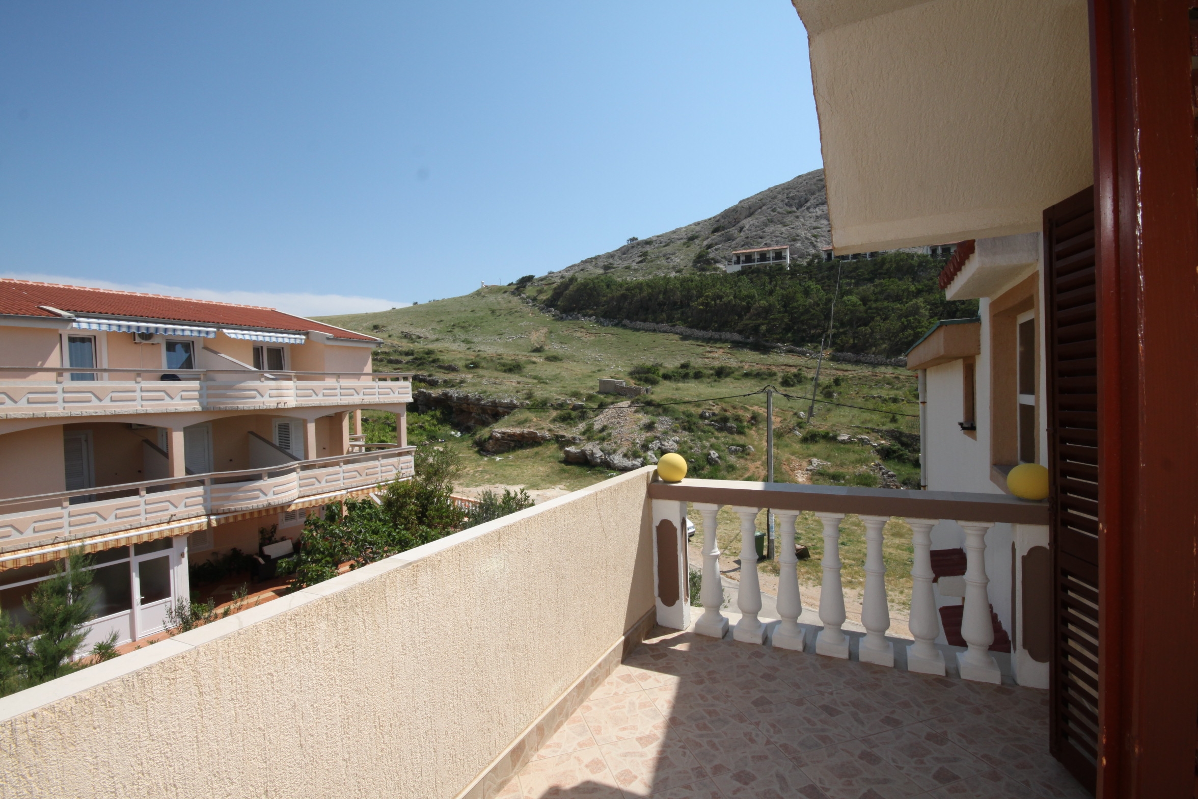 Two bedroom apartment near beach Metajna, Pag  A-f