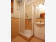 Badkamer Metajna, Badkamer in the studio-apartment, (pet friendly) en WiFi.