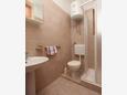 Metajna, Bathroom in the studio-apartment, WiFi.