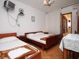 Ložnice Metajna, Ložnice v ubytování typu studio-apartment, s klimatizací a WiFi.