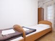 Ložnice Metajna, Ložnice v ubytování typu studio-apartment, s klimatizací a WiFi.
