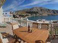 Metajna, Terrasse dans l’hébergement en type apartment, avec la vue sur la mer, animaux acceptés et WiFi.