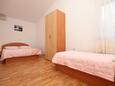 Ložnice 2 Metajna, Ložnice 2 v ubytování typu apartment, domácí mazlíčci povoleni a WiFi.