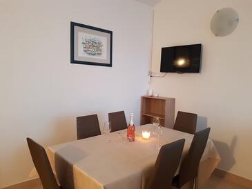 Novalja, Sala da pranzo nell'alloggi del tipo apartment, condizionatore disponibile e WiFi.