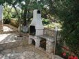 Mandre, Pag, Jardín 6515 - Apartamentos near sea with pebble beach.