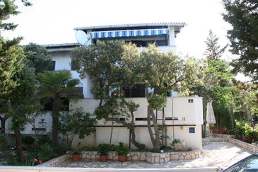 Mandre, Pag, Propiedad 6515 - Apartamentos near sea with pebble beach.