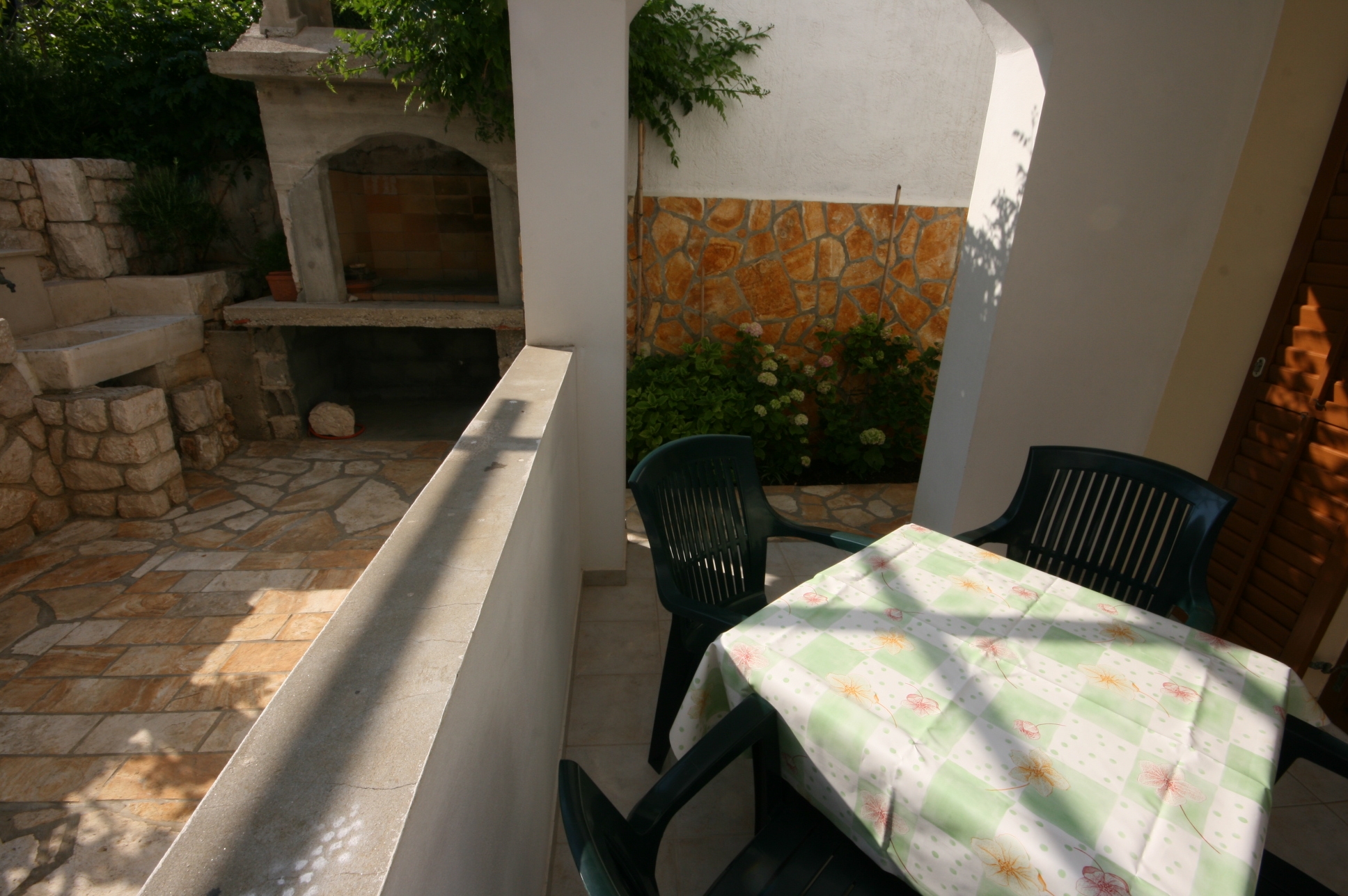 One bedroom apartment near beach Mandre, Pag  A-b