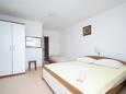 Vidalići, Bedroom in the studio-apartment, (pet friendly) and WiFi.