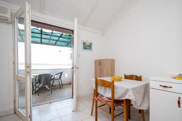 Vidalići, Dining room in the studio-apartment, (pet friendly) and WiFi.