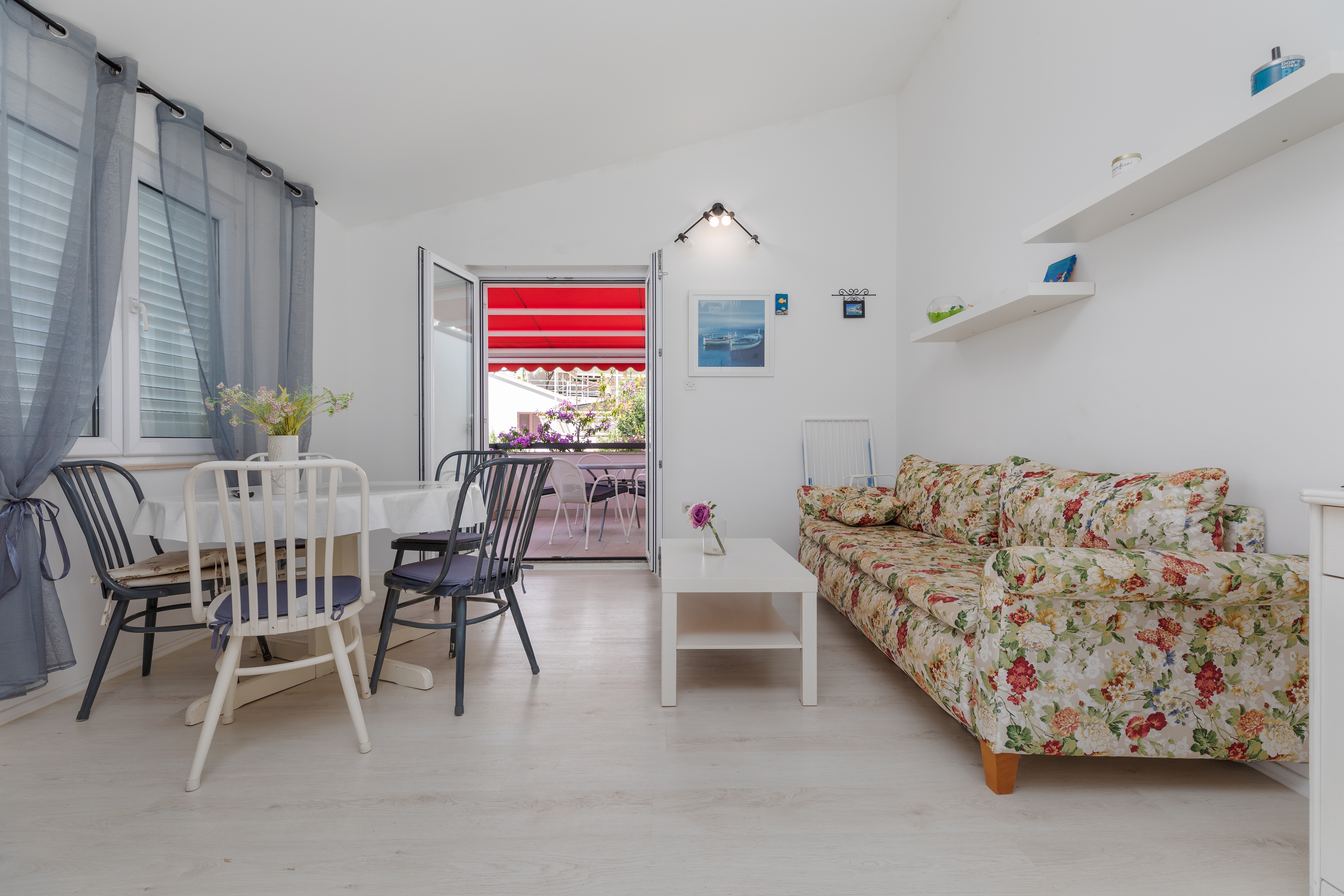 Two bedroom apartment with terrace and sea view Pisak, Omiš (A-652-a)