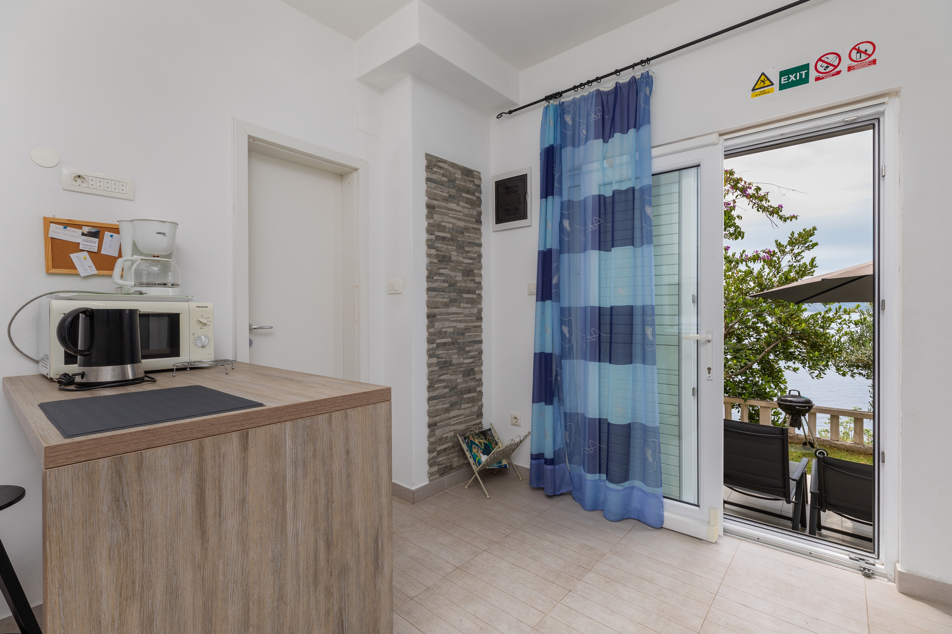 Studio flat with terrace and sea view Pisak, Omiš (AS-652-a)