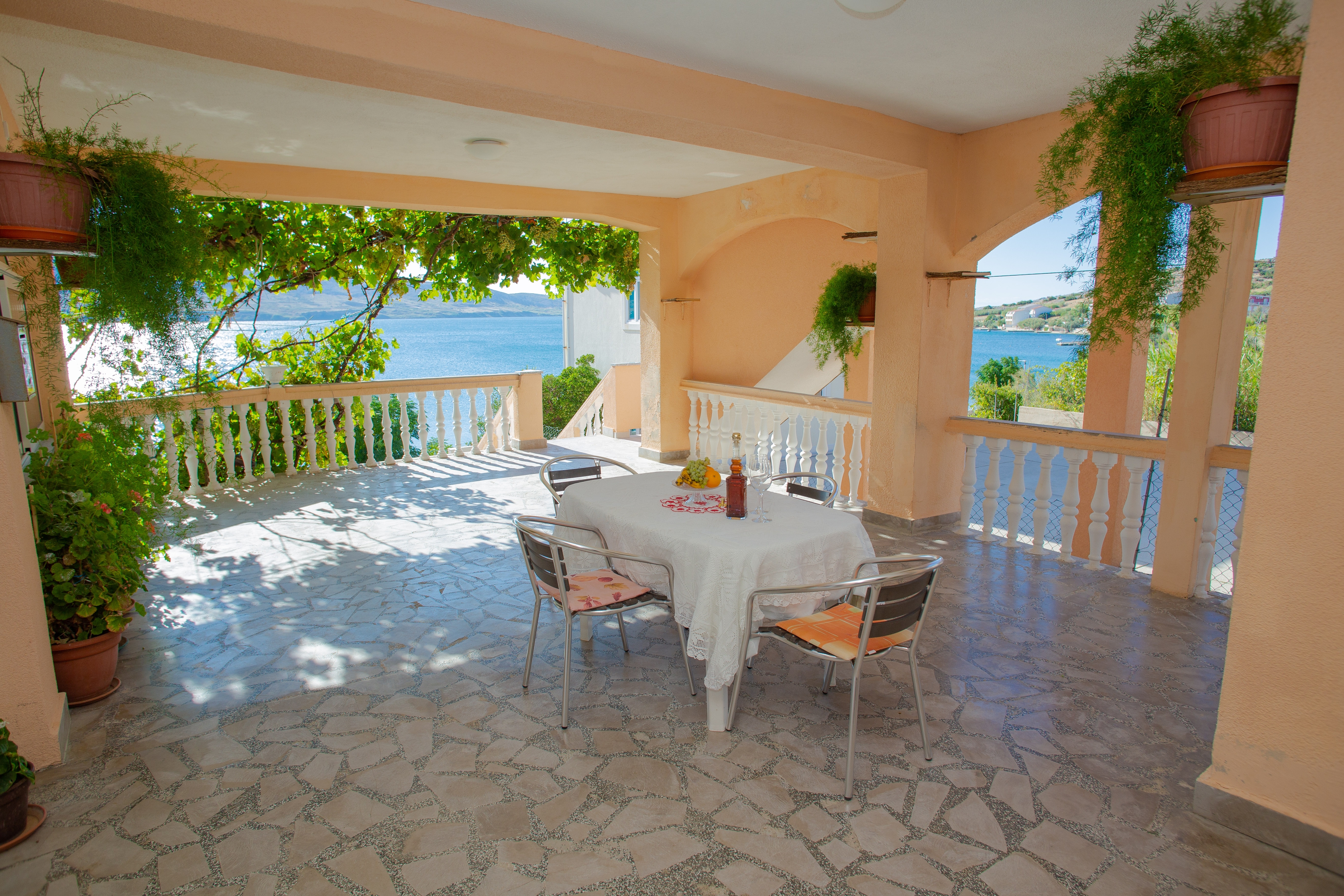 One bedroom apartment near beach Metajna, Pag (A-6522-i)