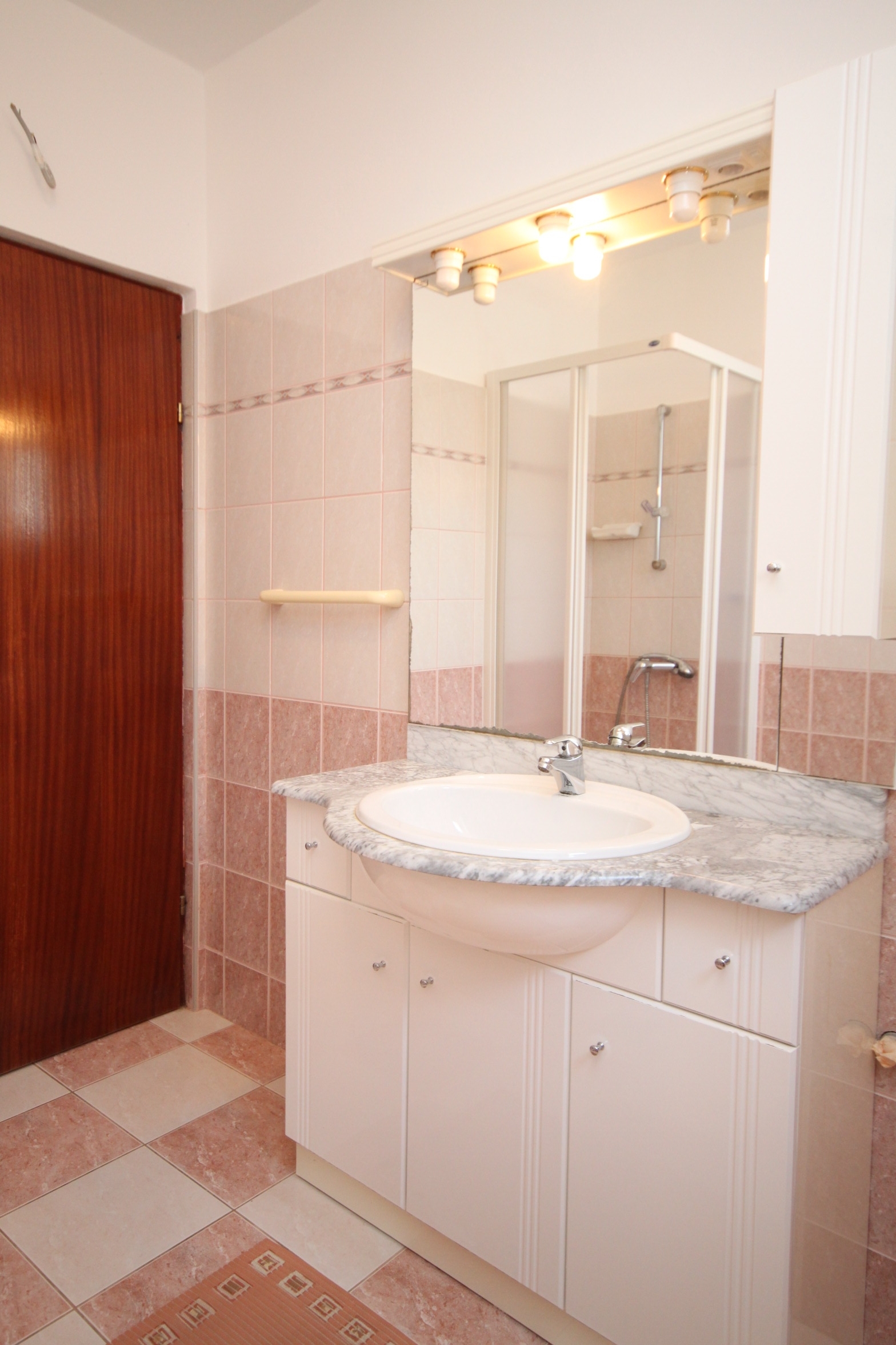 Three bedroom apartment near beach Vlašići, Pag  A-a